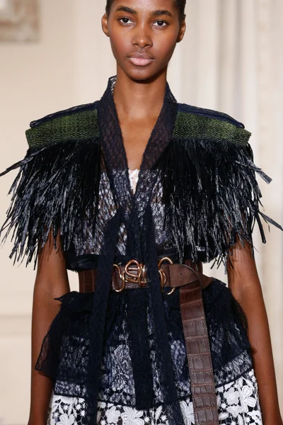 Look 16